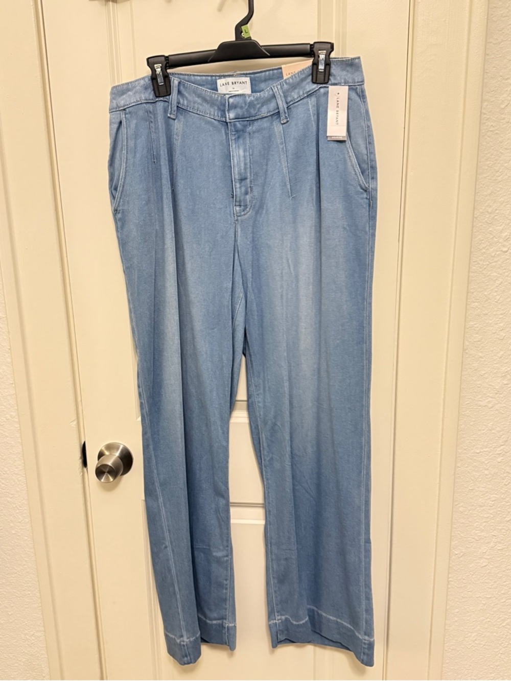 Lane Bryant mid-rise wide leg pant, size 14. NWT.